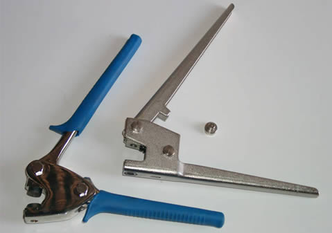 Pincers/Tongs for customized seals with your initials, logos. Metric customs punches